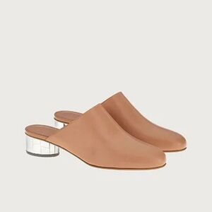 NWT Salvatore Ferragamo Floy 30 Vitello Size 7.5